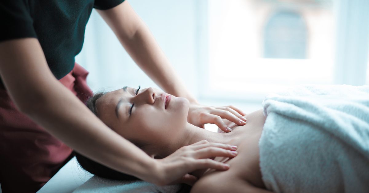 Exploring the Latest Techniques in Acne Treatment Facials