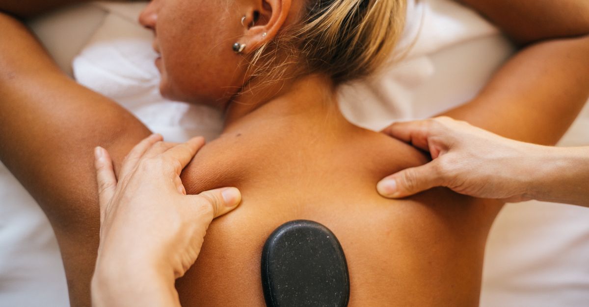 How Hot Stone Massage Enhances Your Relaxation Experience